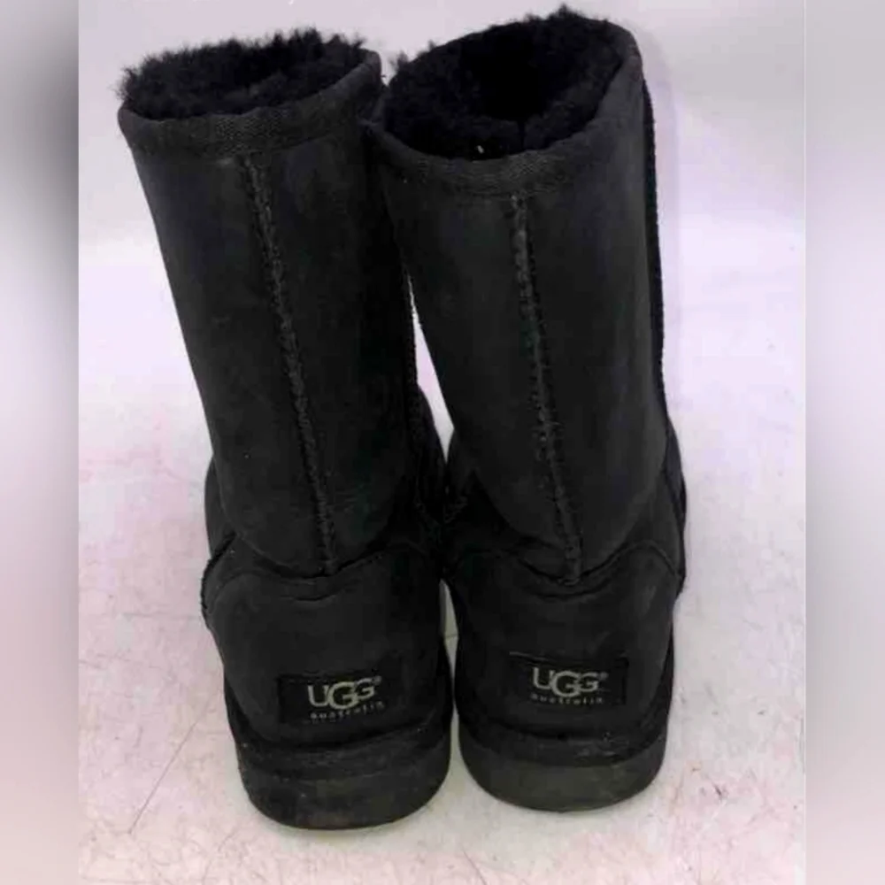 UGG Australia Womens Classic Short 1005093 Black Leather Winter Boots Size 7_6
